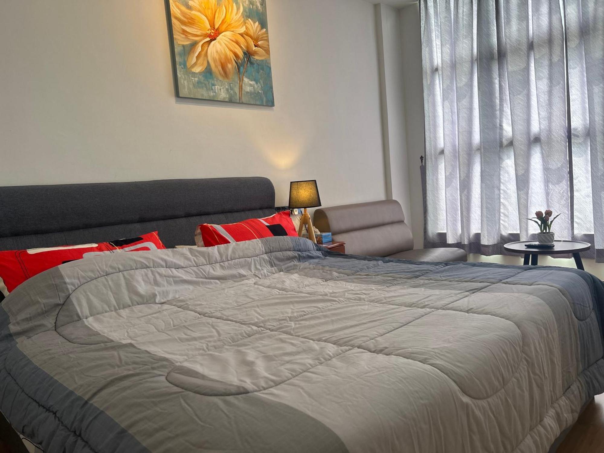 Roxy Apartment Кучинг Экстерьер фото
